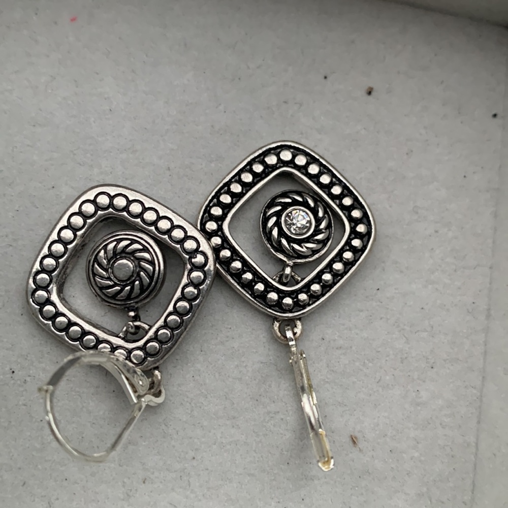 33- Earrings - Picture 3 of 4